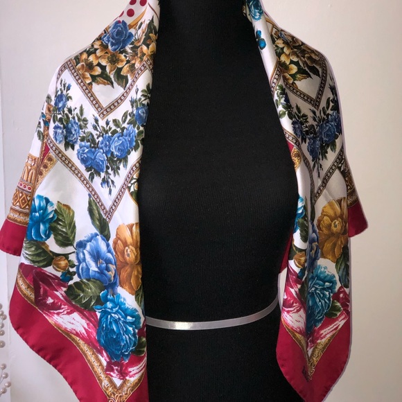 ❌SOLD❌ Exquisite Bally Silk Scarf - Picture 6 of 11